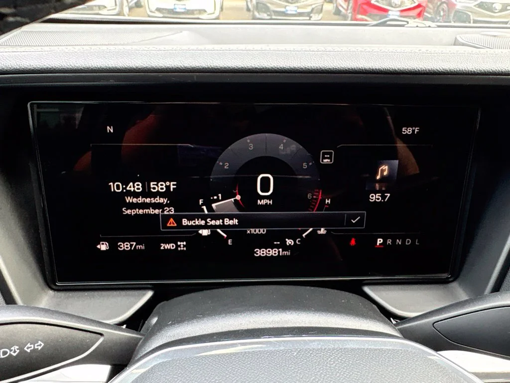 Used 2025 Silver GMC Elevation image 18