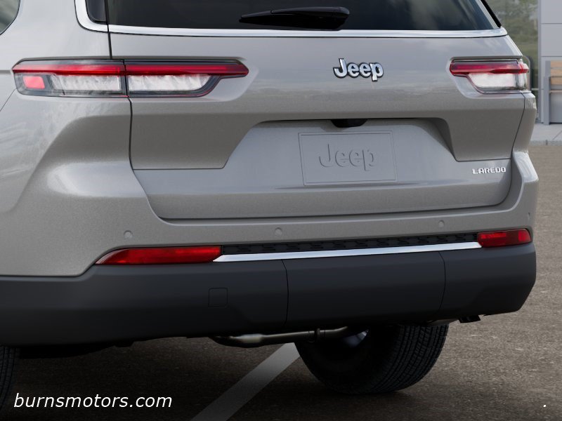 New 2026 Silver Zynith Exterior Paint Jeep Laredo image 13