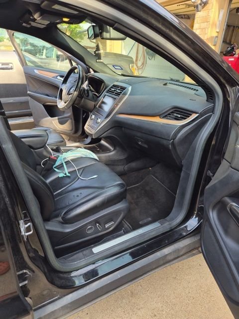 Used 2015 Black Lincoln Base image 9