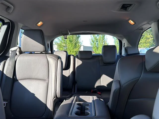 Used 2019 White Diamond Pearl Honda  image 25