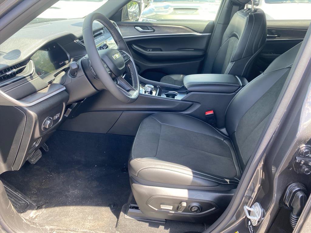 New 2026 Baltic Gray Metallic Clearcoat Jeep Altitude image 5
