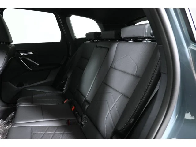 New 2026 Cape York Green Metallic BMW xDrive28i image 4