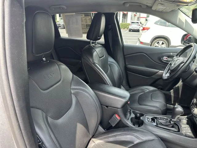 Used 2019 Silver Jeep Limited image 28