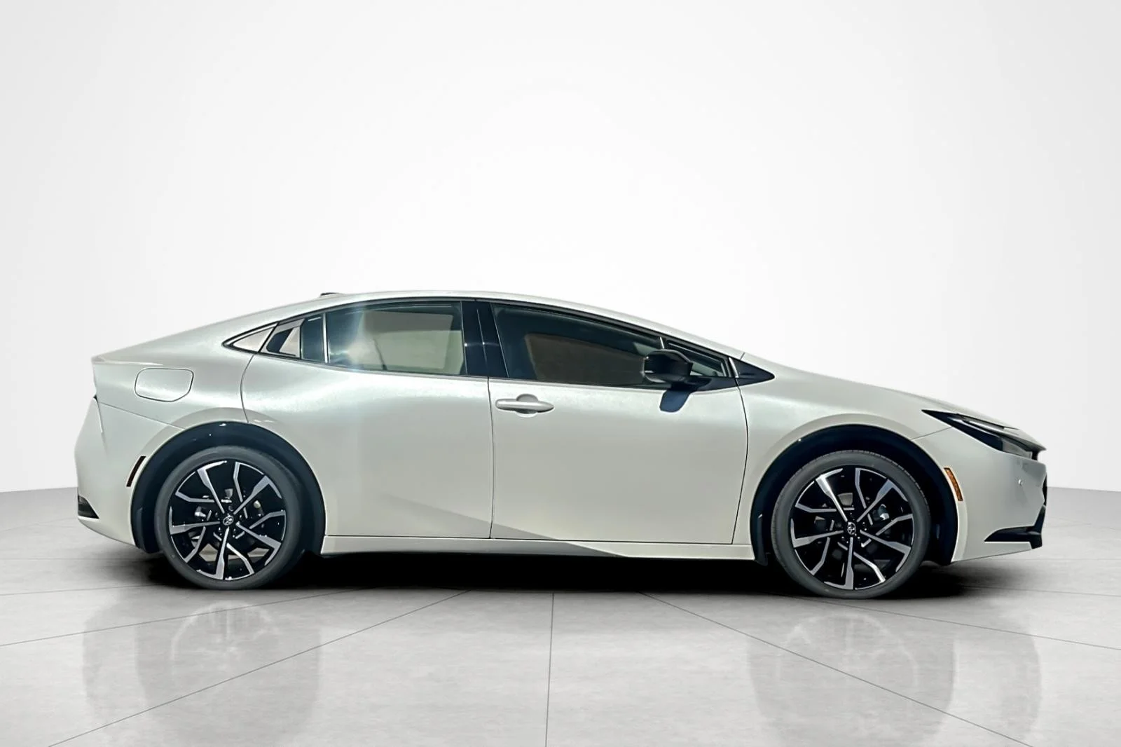 New 2027 Wind Chill Pearl <sup>1</sup> Toyota  XSE image 6