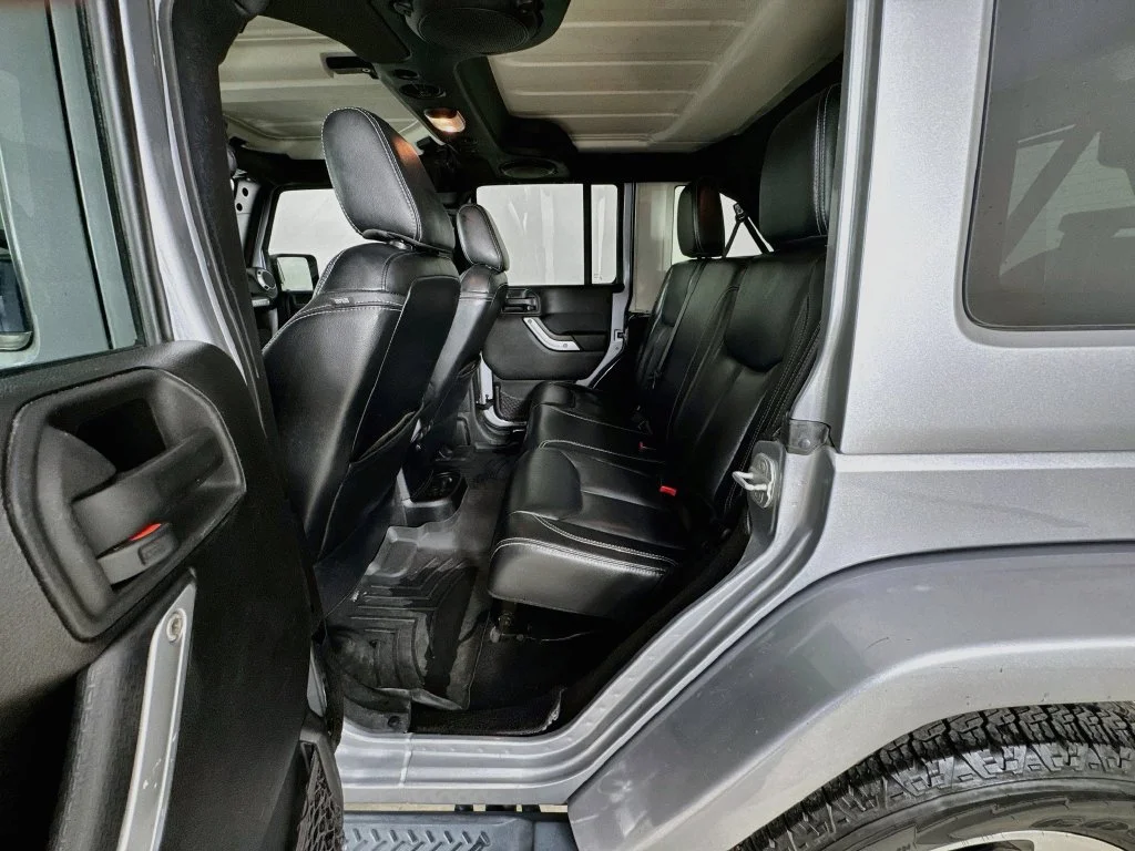 Used 2013 Billet Metallic Clearcoat Jeep Unlimited Sahara image 29