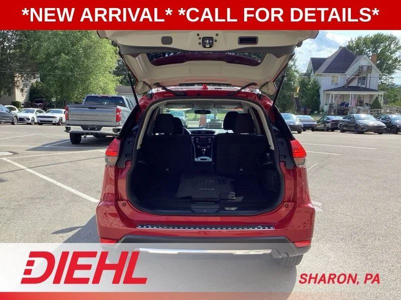 Certified Used 2017 Palatial Ruby Nissan SV image 10