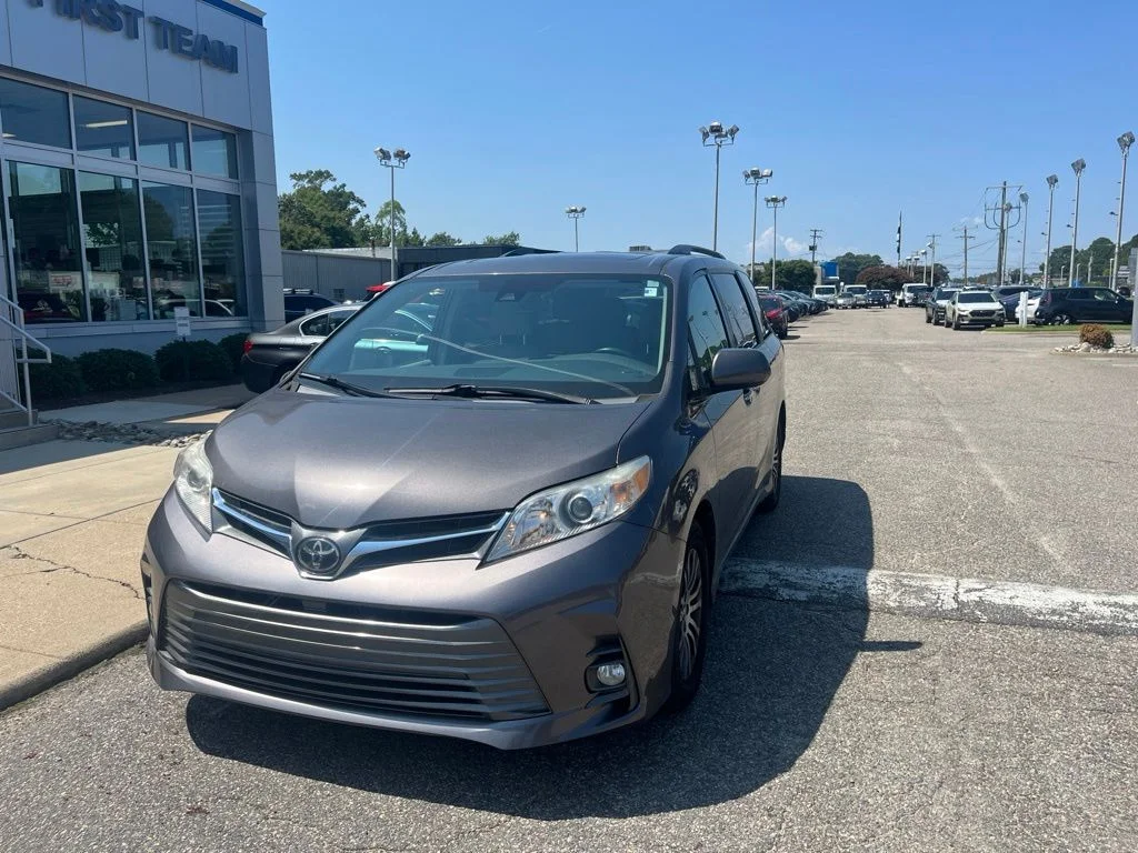 Used 2020 Gray Toyota XLE image 7