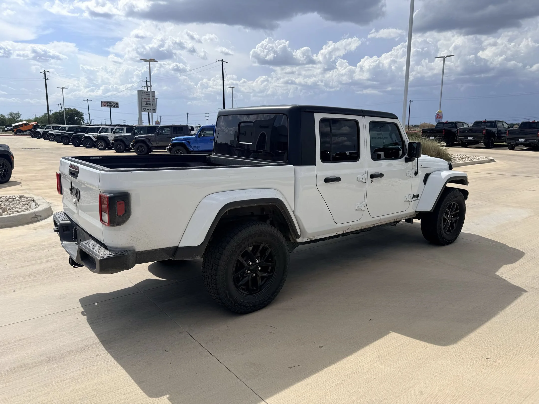 Used 2022 White Jeep Sport image 3