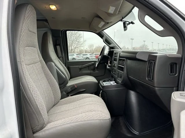 2025 GMC Savana Cargo Work Van - Photo 26