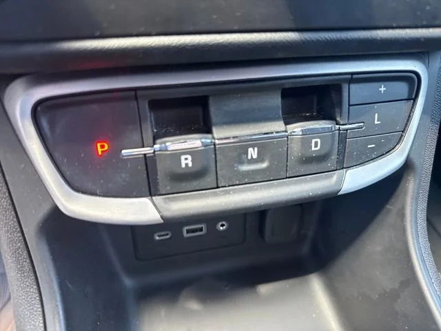 Used 2024 Summit White GMC SLE image 28