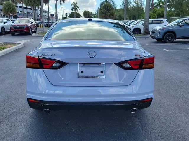 New 2026 Gray Sky Pearl / Super Black Two-tone Nissan SR image 5