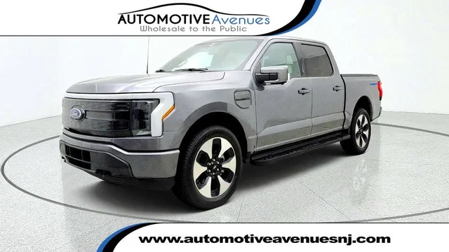 2023 Ford F-150 Lightning Platinum 4WD SuperCrew 5.5' Box