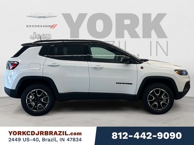 New 2026 Bright White Clear-Coat Exterior Paint Jeep Trailhawk image 6