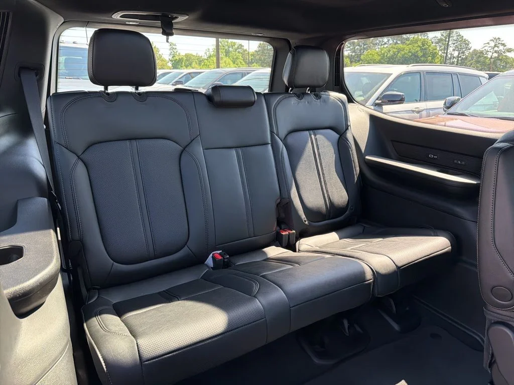 New 2026 Silver-Zynith Exterior Paint Jeep Limited Reserve image 20