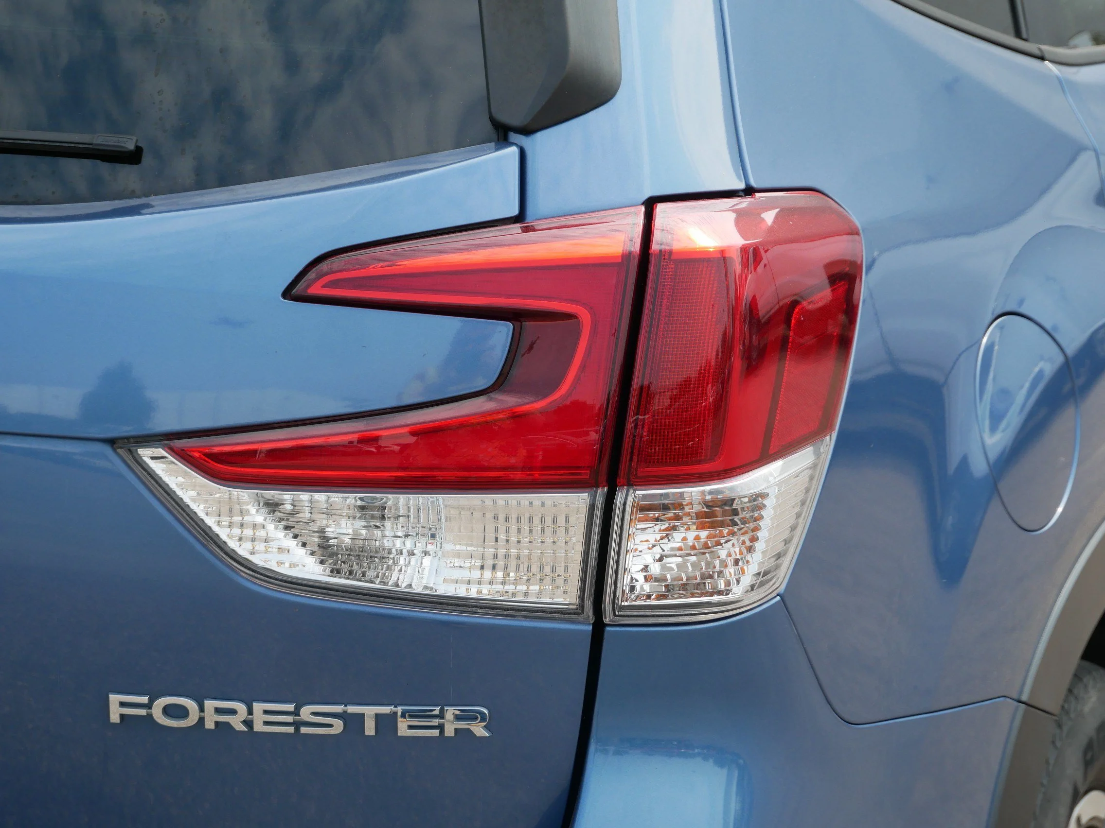 Used 2020 Horizon Blue Pearl Subaru Premium image 17