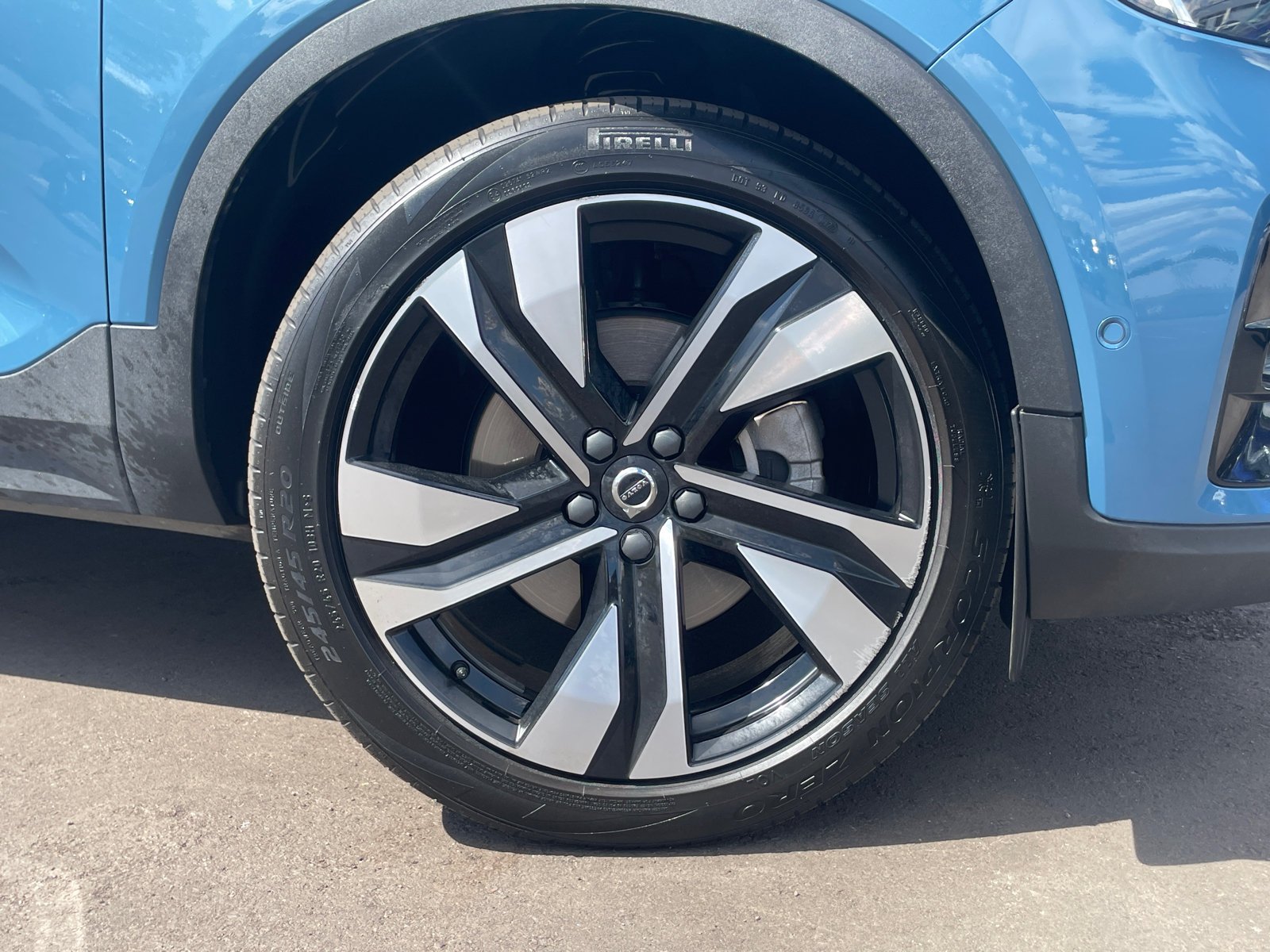 Used 2023 Thunder Grey Metallic Volvo Ultimate Dark Theme image 8