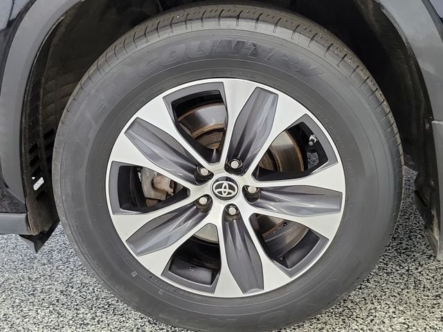 Used 2020 Black Toyota XLE image 5