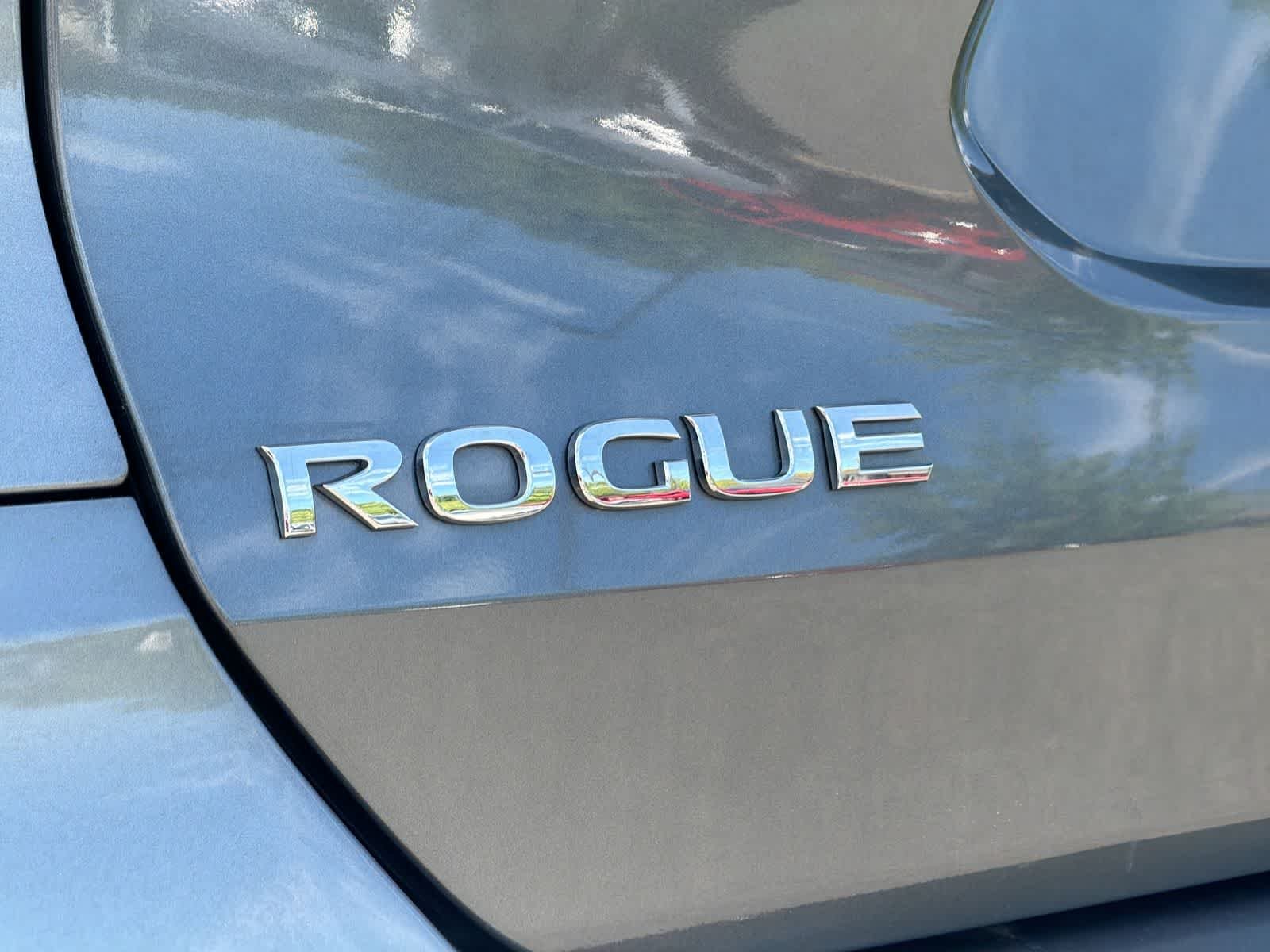 Used 2020 Gun Metallic Nissan SL image 13