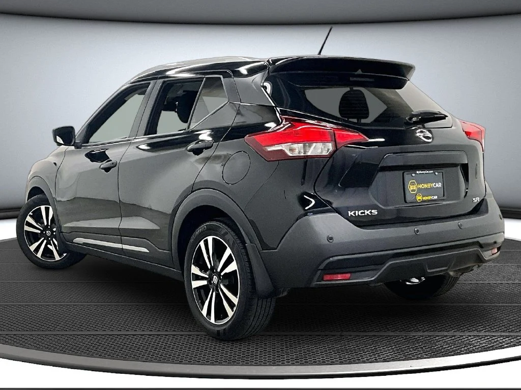 Used 2020 Black Nissan SR image 4