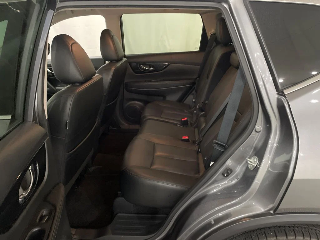Used 2020 Gun Metallic Nissan SL image 29