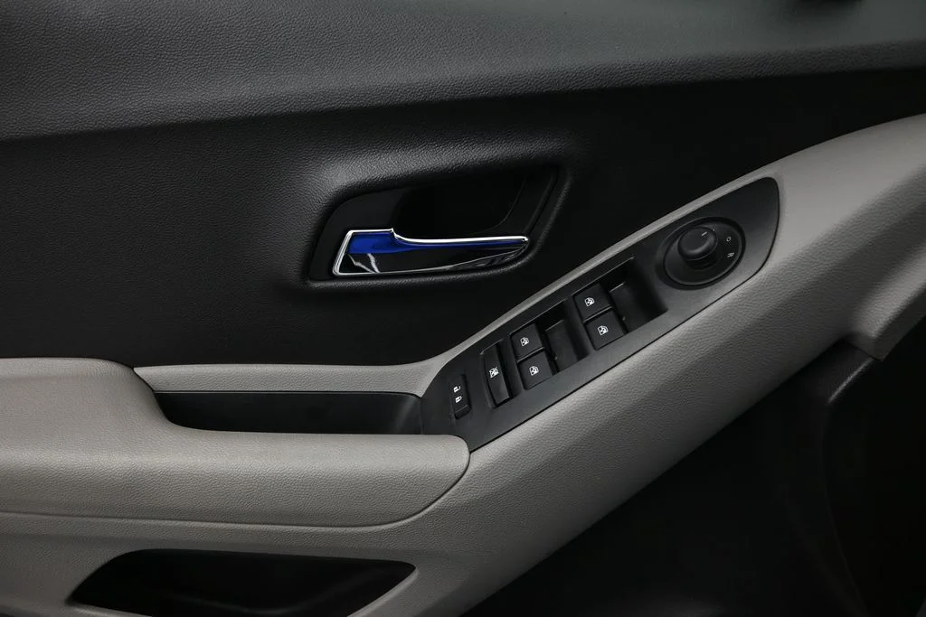 Used 2016 Summit White Chevrolet LTZ image 21