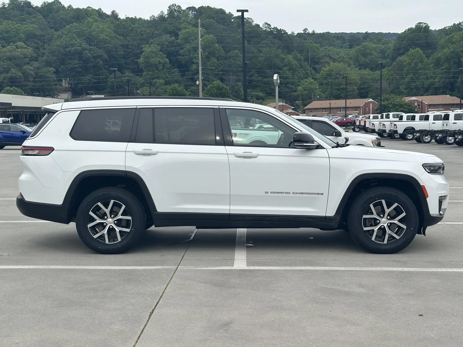 Used 2024 Bright White Clearcoat Jeep Limited image 8