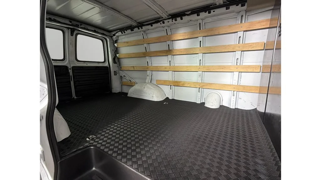 Used 2025 Summit White Chevrolet WT image 29