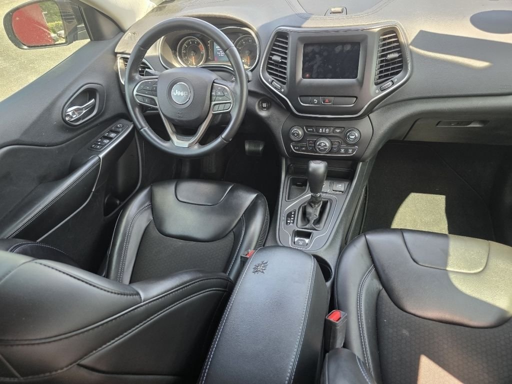 Used 2019 Black Jeep Latitude Plus image 18