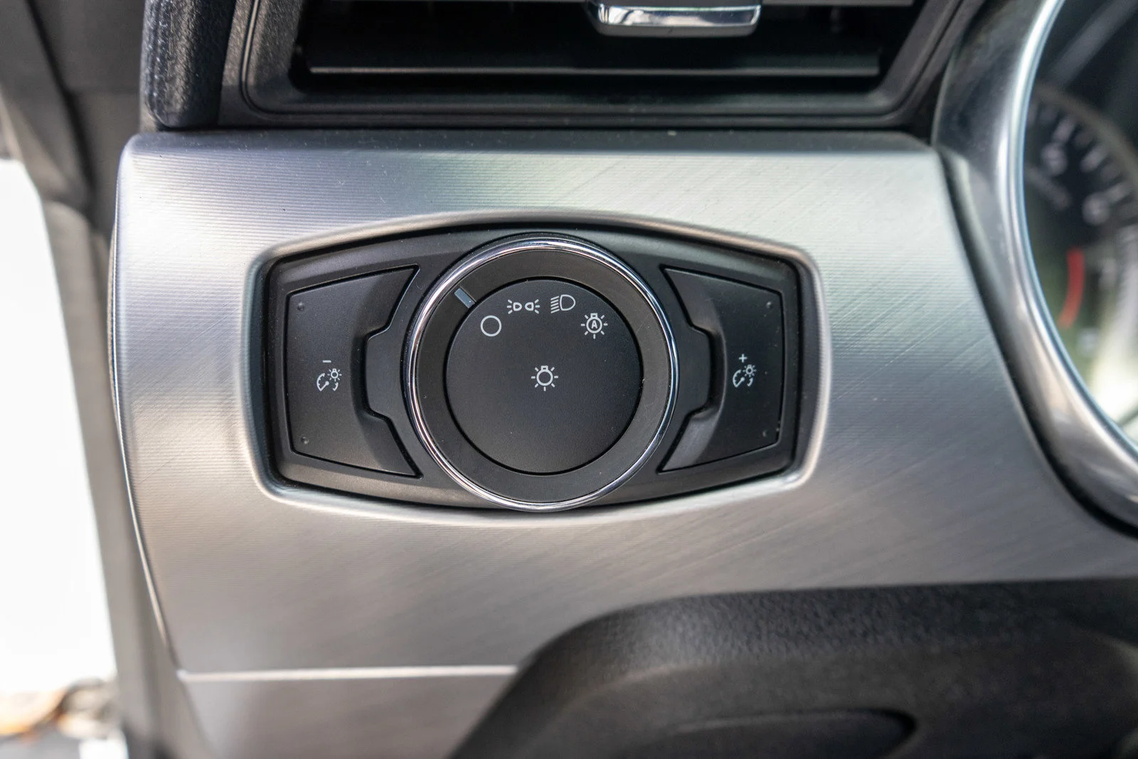 Used 2022 Oxford White Ford EcoBoost Premium image 16