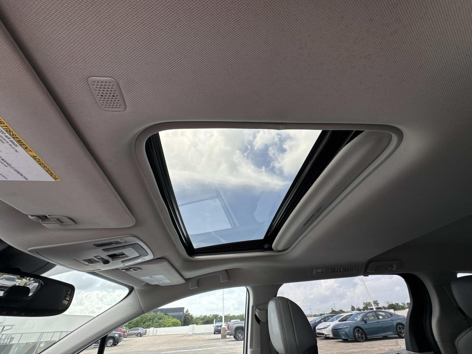 2024 Toyota Sienna XLE - Photo 27