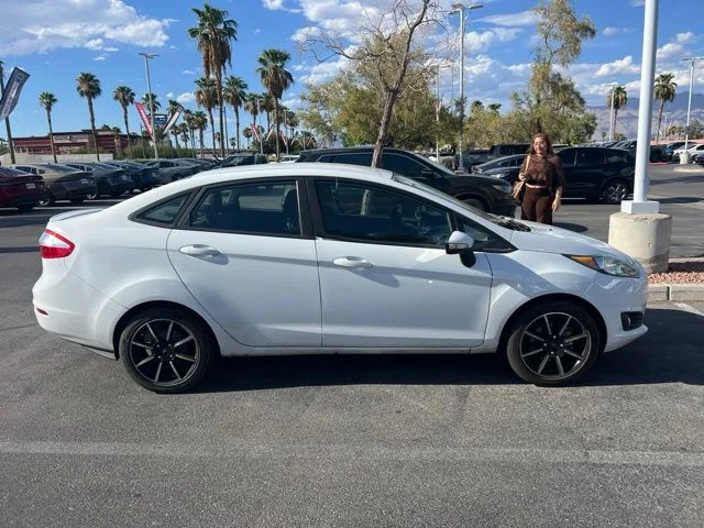 Used 2016 Oxford White Ford SE image 4