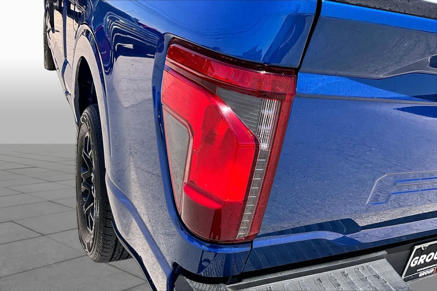 Used 2025 Atlas Blue Metallic Ford STX image 27