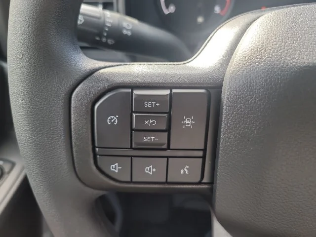 New 2027 Oxford White Ford XL 4WD CREW CAB image 28