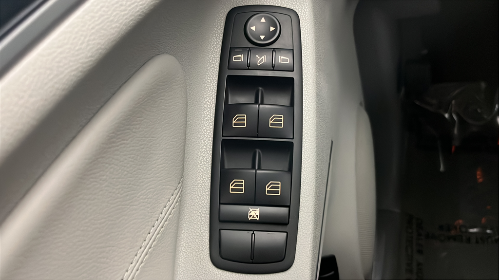 Used 2011  Mercedes-Benz ML 350 image 31