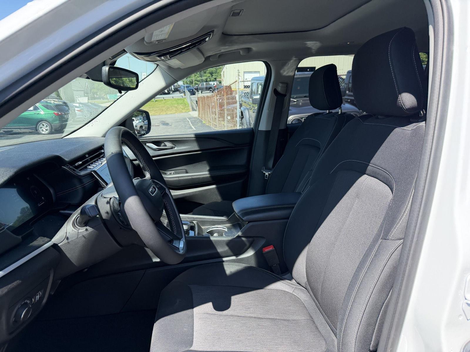Used 2023 Bright White Clearcoat Jeep Laredo X image 9
