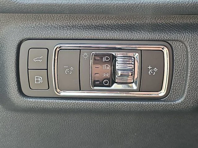 Certified Used 2024 Radiance Metallic Lincoln Grand Touring image 21