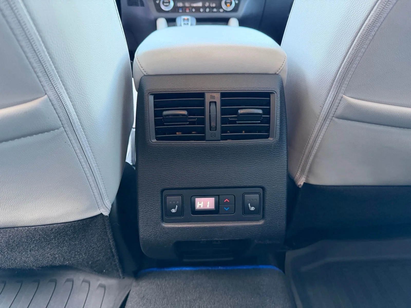Used 2024 Silver Mitsubishi SEL image 24