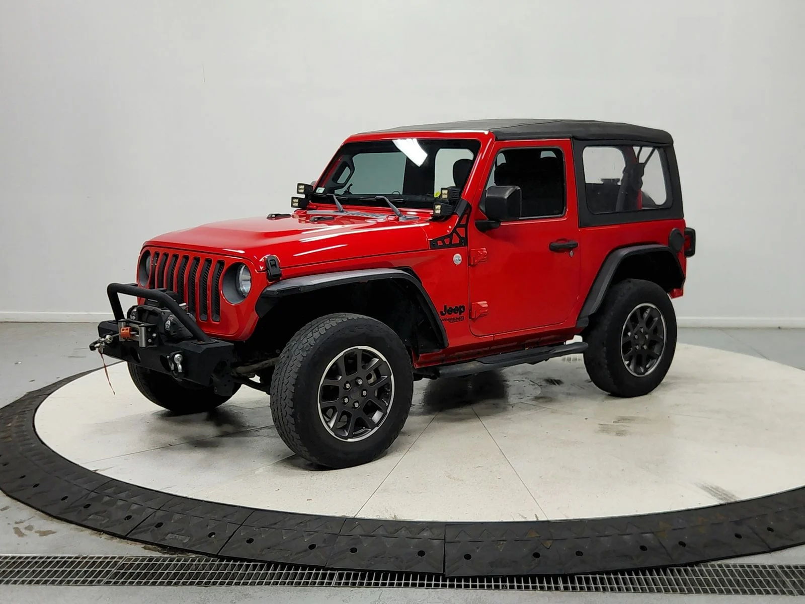 Used 2021 Red Jeep Sport image 4