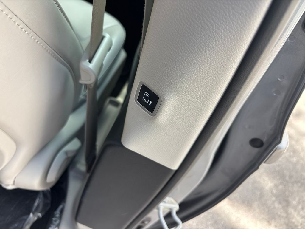 Used 2021 Silver Chrysler LXI image 40