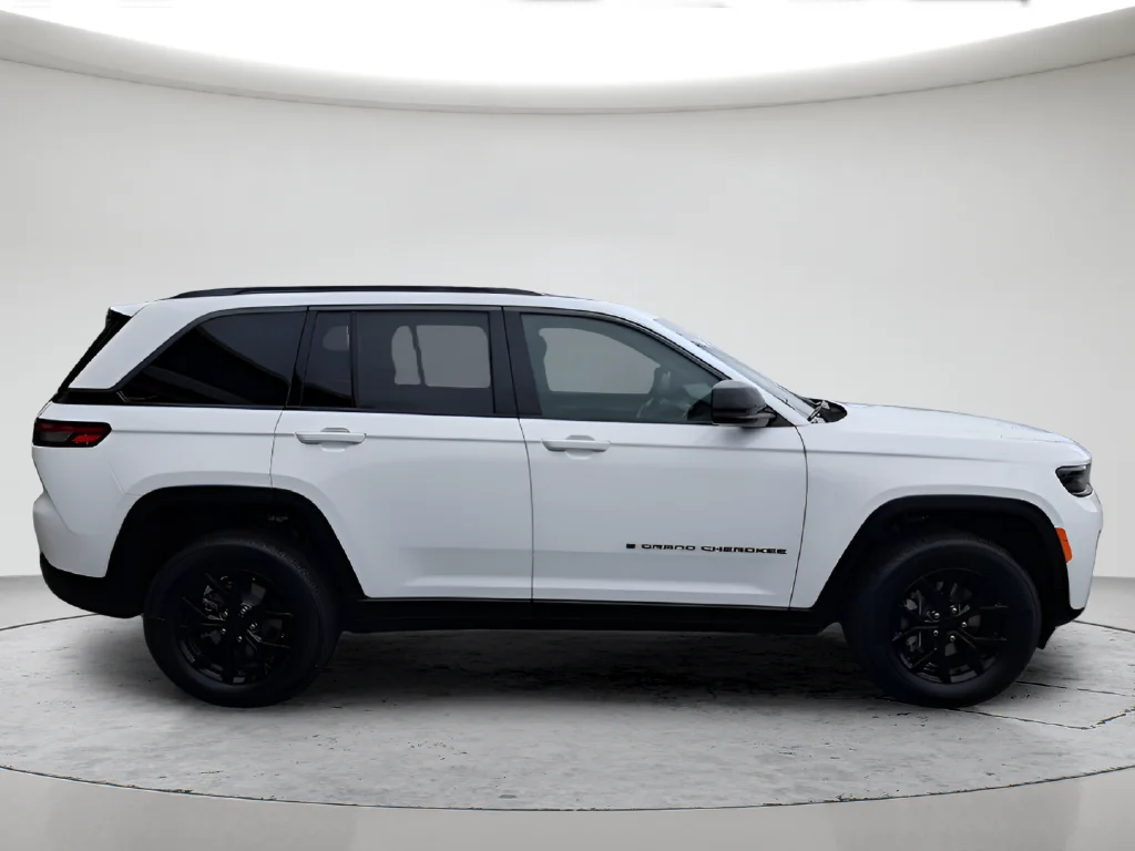 New 2026 White Jeep Altitude image 4