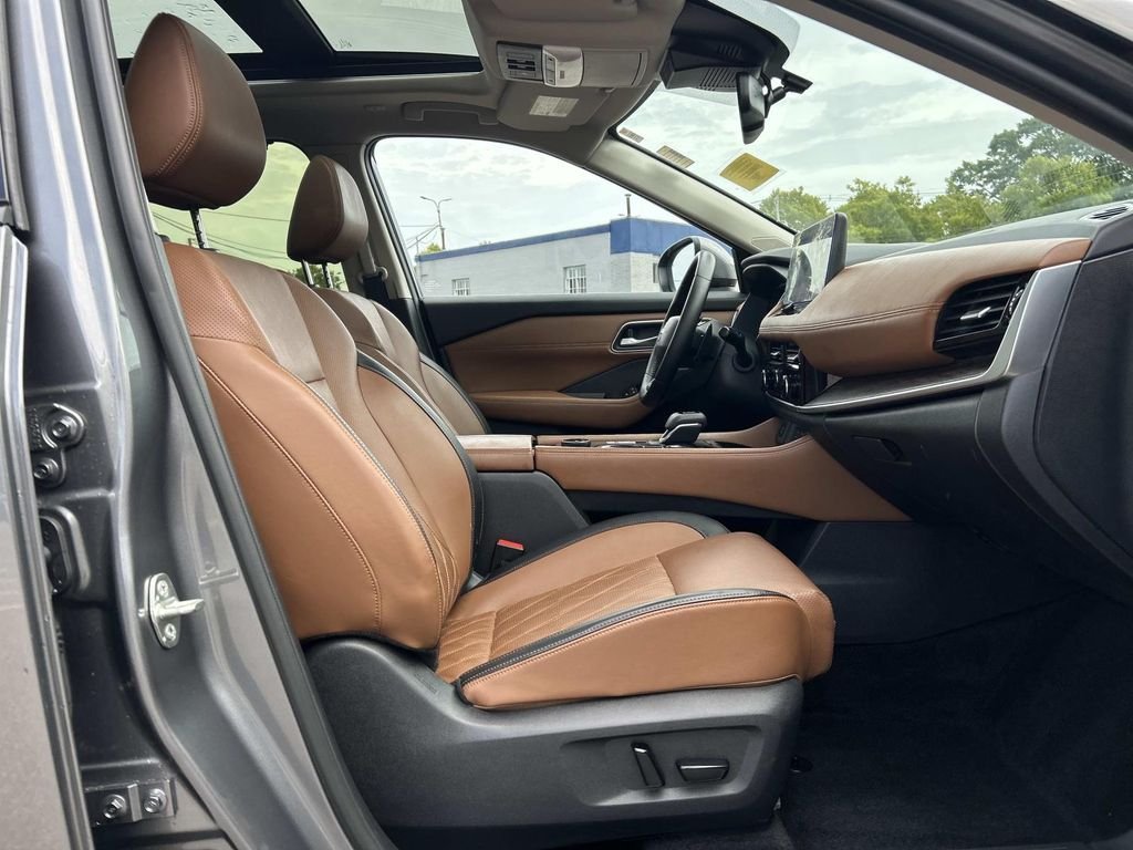Used 2026 Gray Nissan Platinum image 18