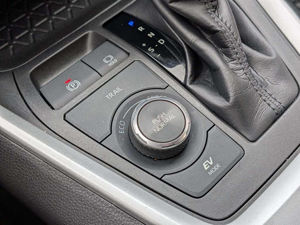 Used 2021 White Toyota XLE image 26