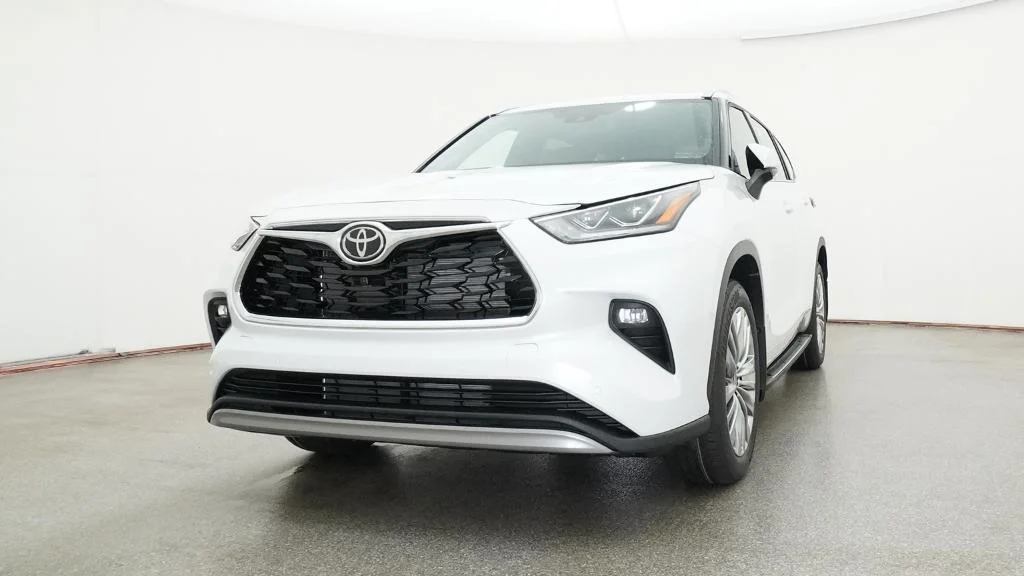 New 2026 Wind Chill Pearl Toyota Platinum image 15