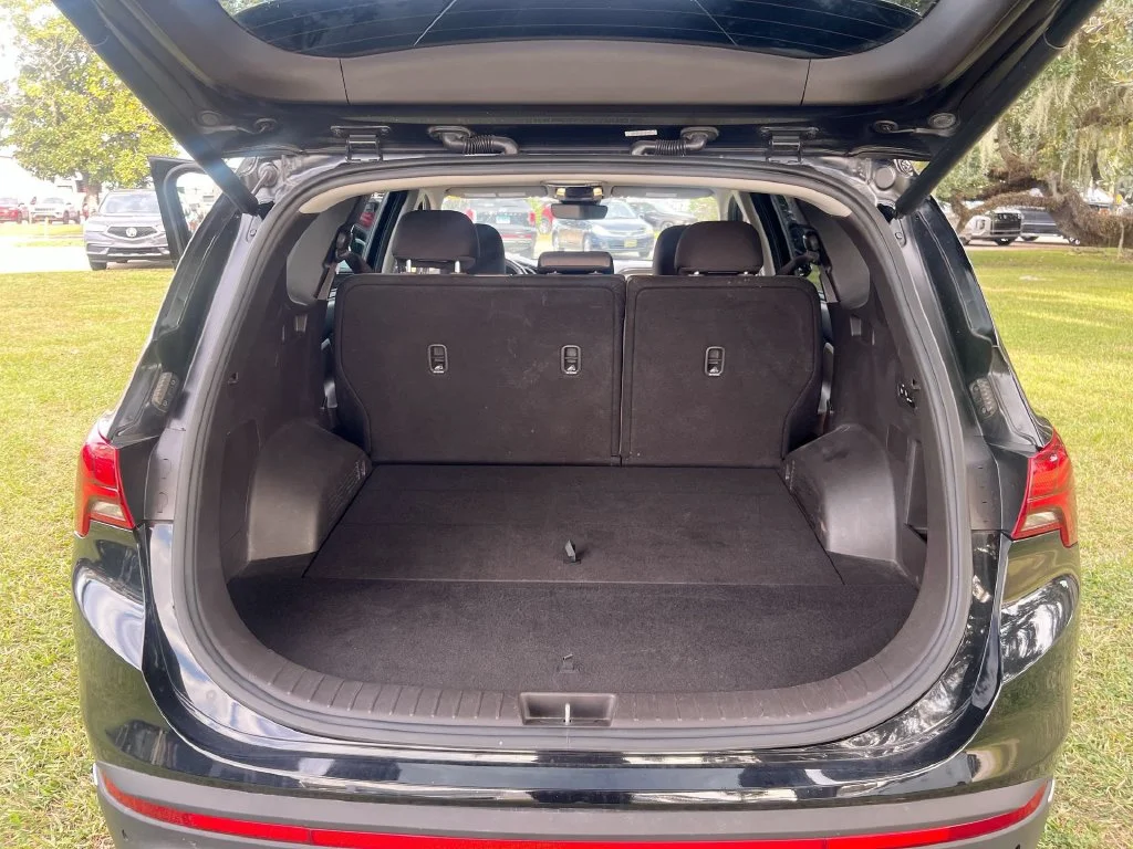 Used 2023 Black Hyundai SEL Convenience image 19