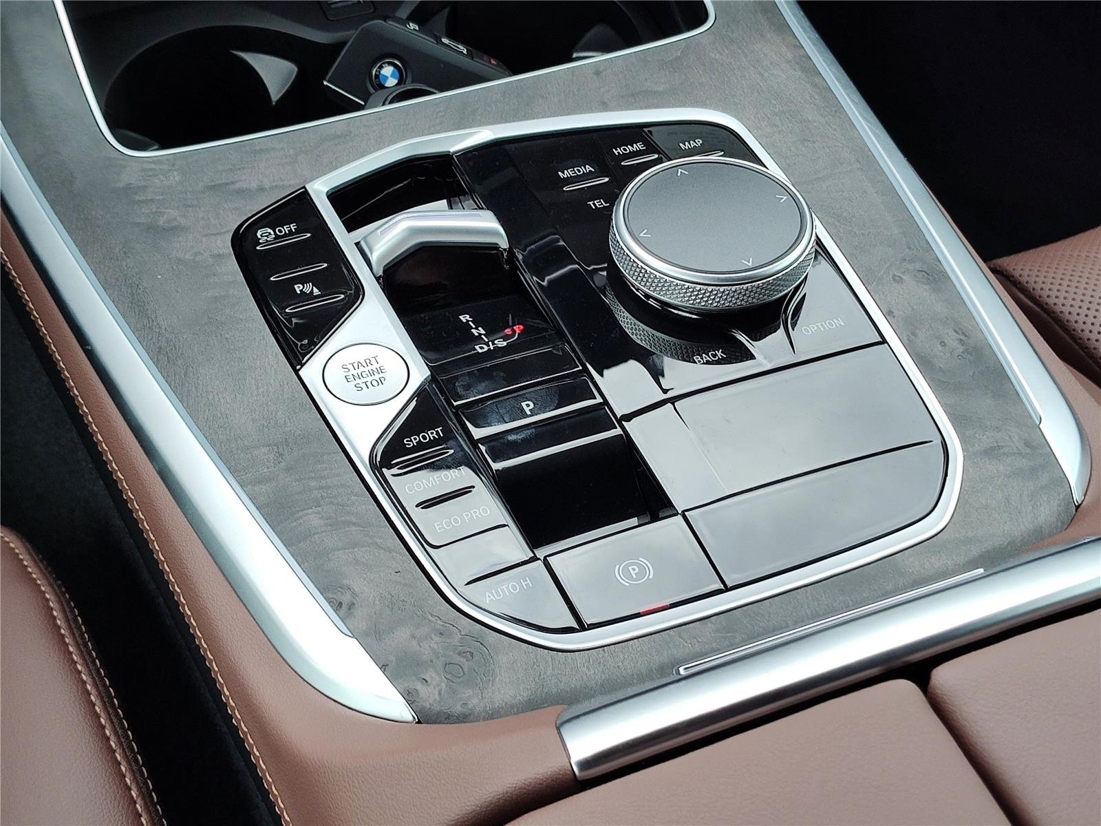 New 2026 Mineral White Metallic BMW sDrive40i image 10