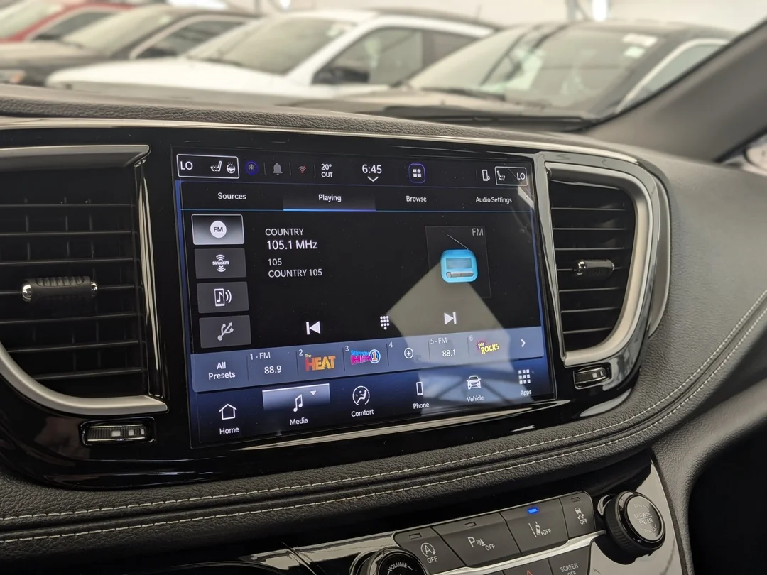 New 2027 Black Chrysler Select - - AWD - 3.6L Pentastar V6 - Safety Sphere Pkg - 360 Surround View Cam & More! image 21