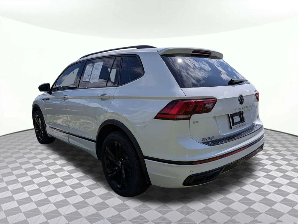 Used 2023  Volkswagen 2.0T SE R-Line Black image 5