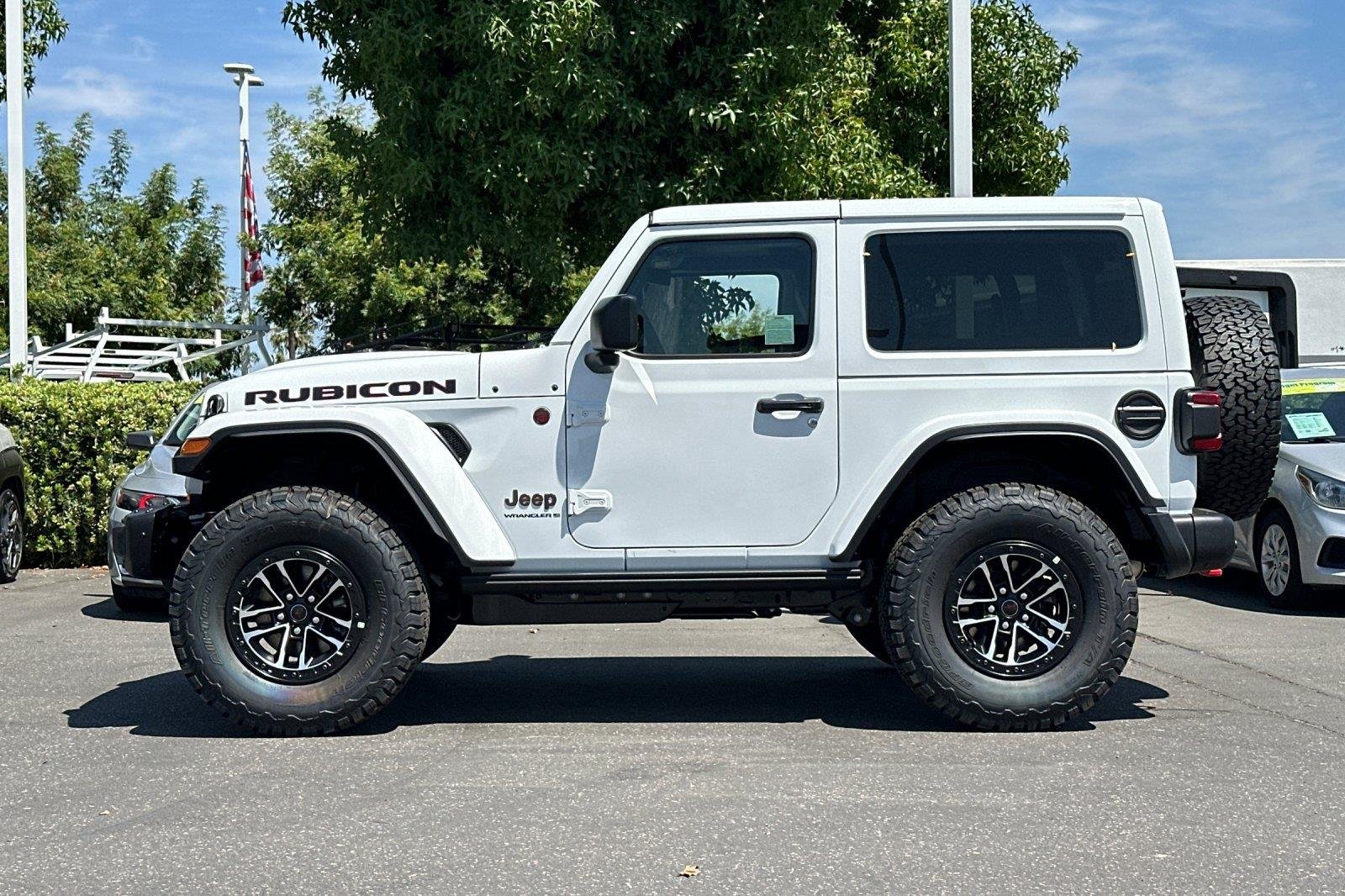 New 2026 Bright White Clearcoat Jeep Rubicon X image 7