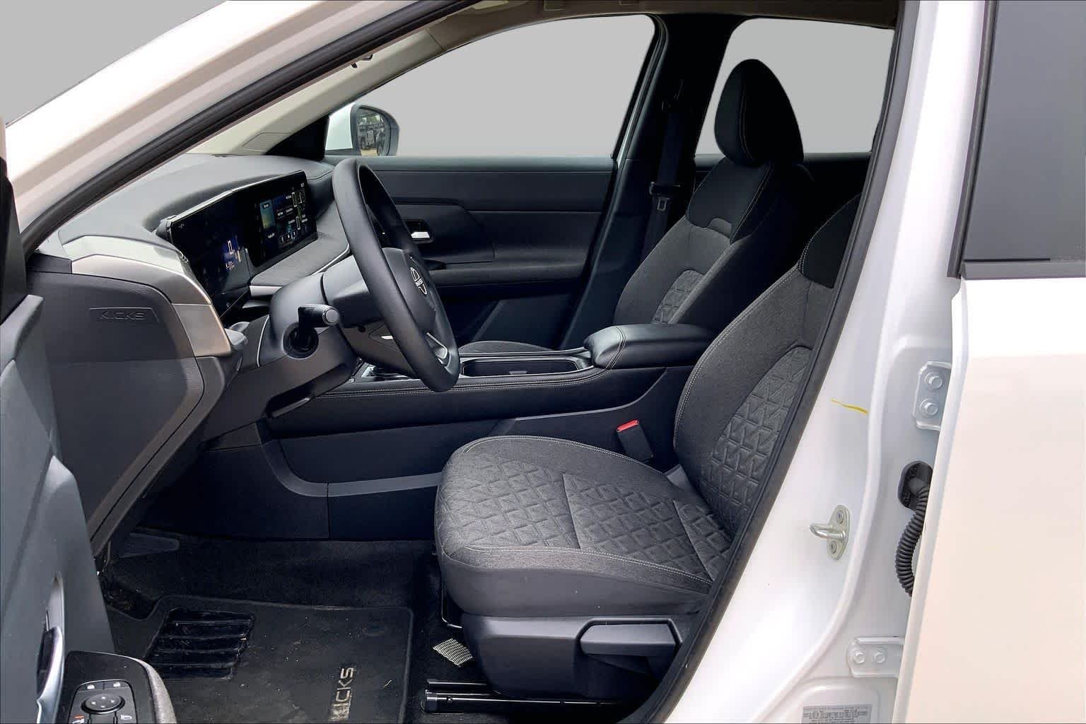 Used 2025 Aspen White Tricoat Nissan SV image 15