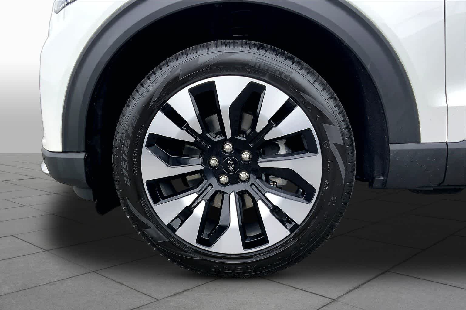 New 2026 Star White Metallic Tri-Coat Ford Platinum™ image 9